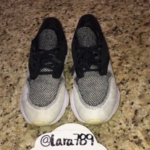 Nike Odyssey React 2 Flyknit Black White